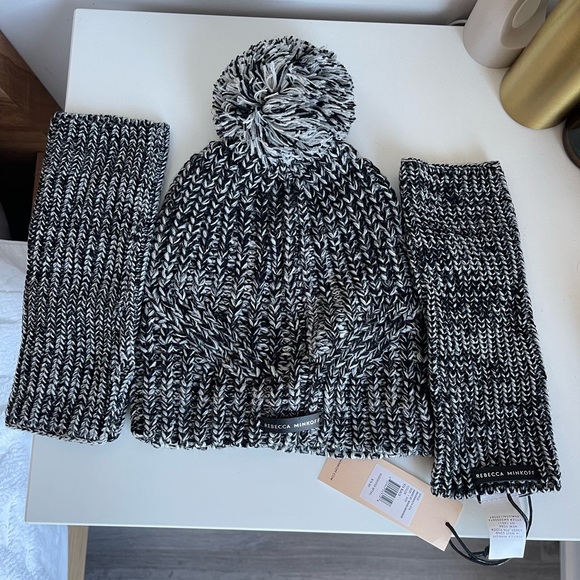 NWT Rebecca Minkoff Beanie Tuque Hat and ArmWarmer Gloves Set - Picture 2 of 4